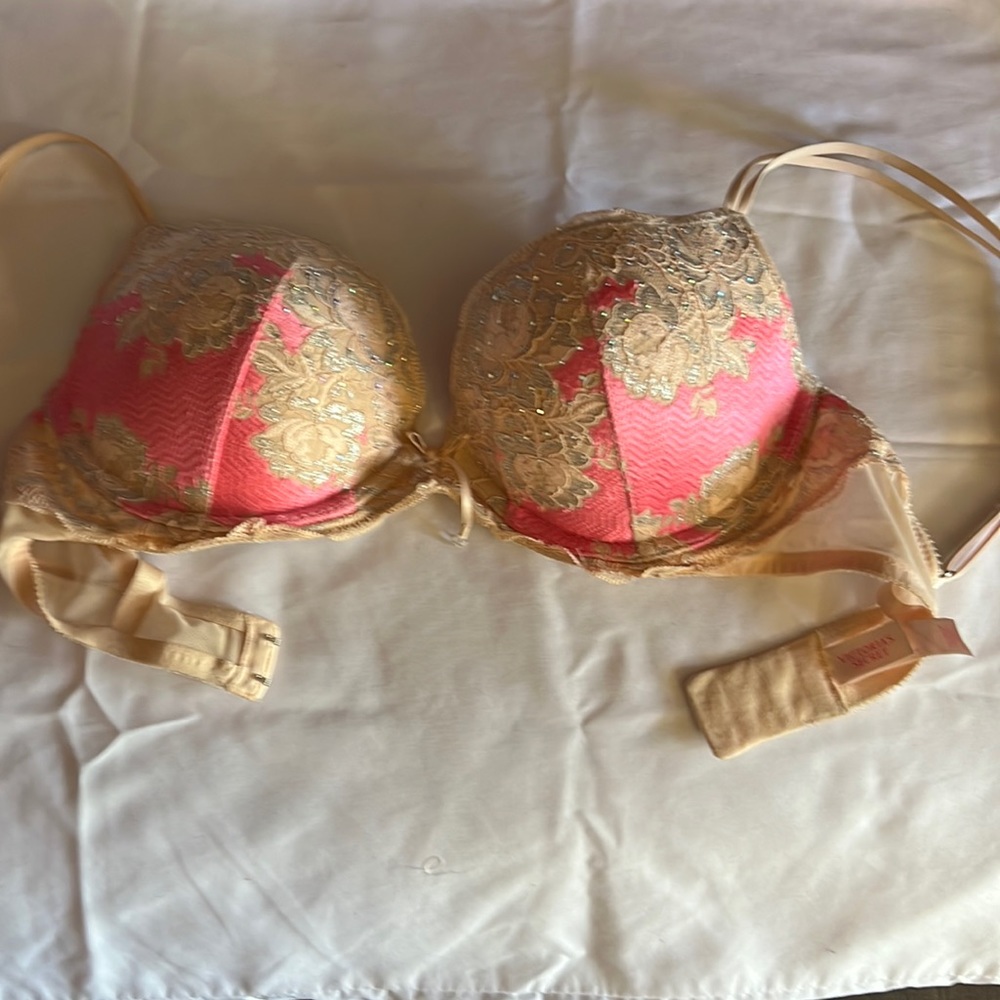 34D Victoria’s Secrets Bra